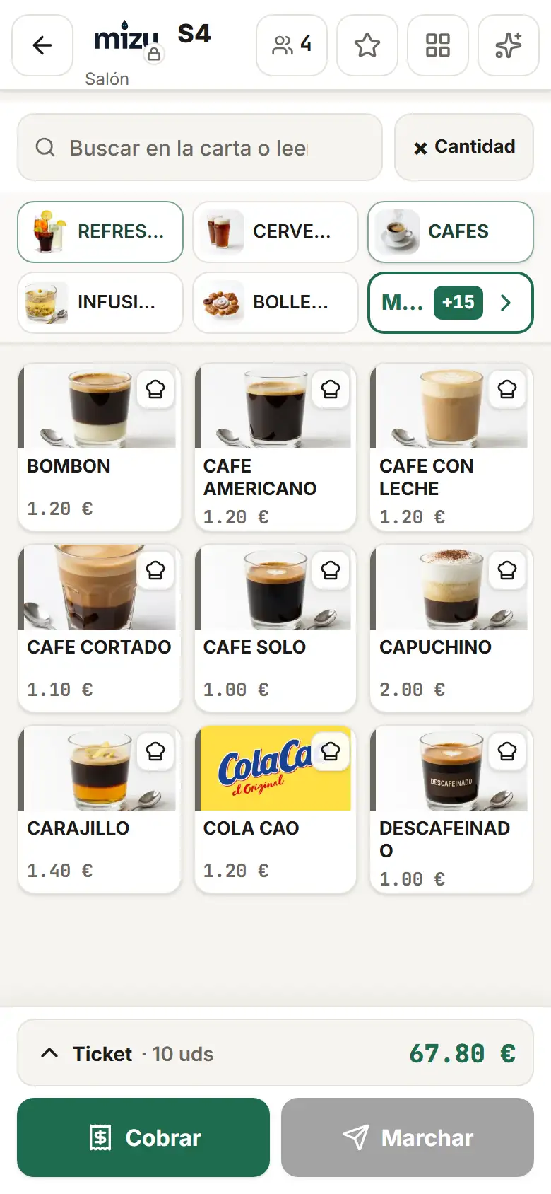 PDA de Mizu tomando la comanda de la mesa S4: familias de la carta y los cafés con foto y precio, el ticket con 10 unidades y 67,80 €, y los botones Cobrar y Marchar.